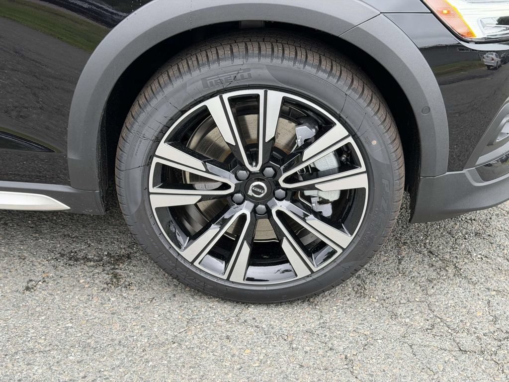 New 2026 Volvo V60 B5 Cross Country Ultra w/ Protection Package Premier AWD/4WD image 24