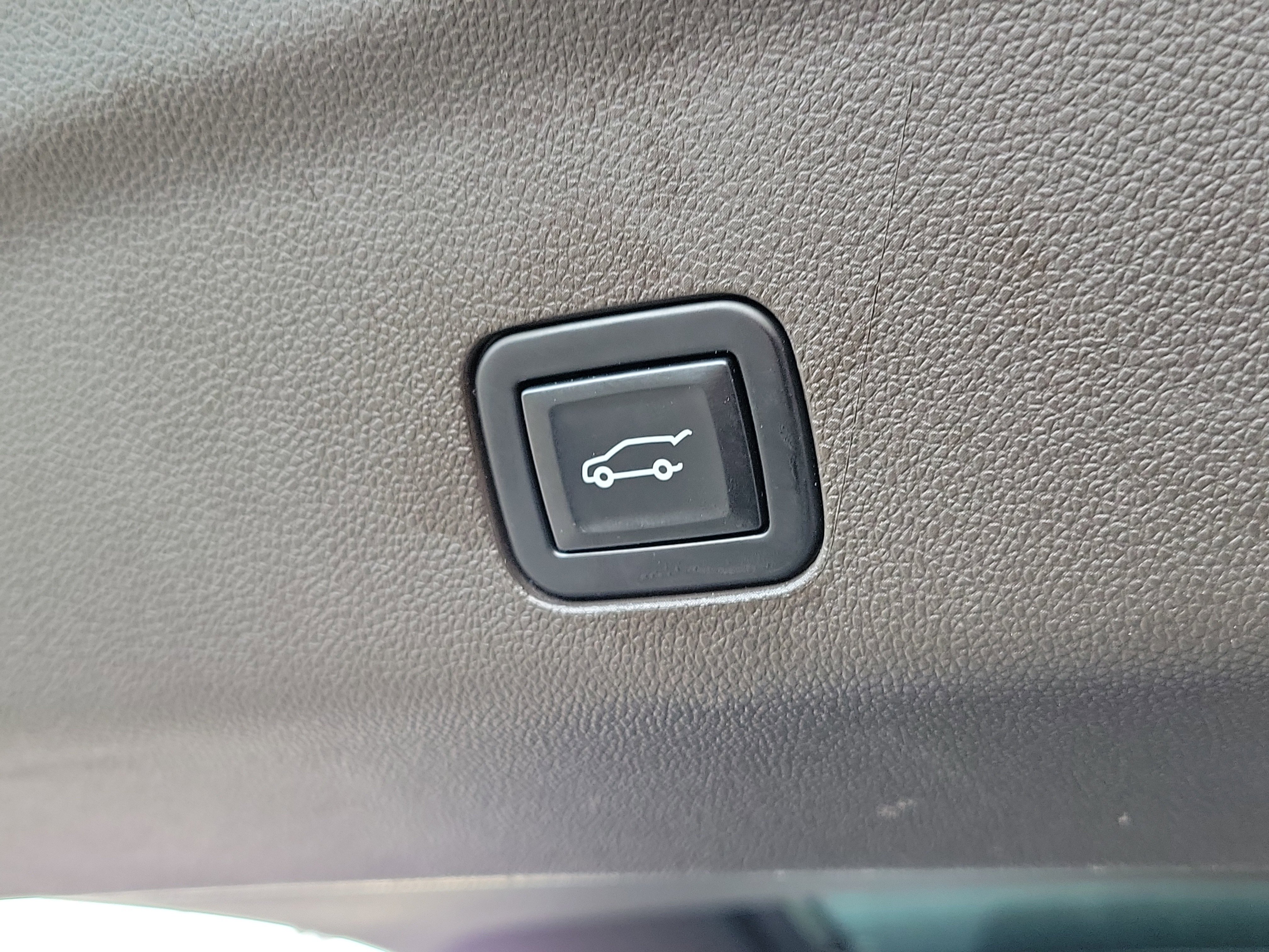 Used 2021 GMC Yukon Denali w/ Denali Premium Package image 9