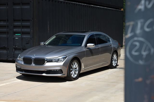 Used 2018 BMW 740i image 36
