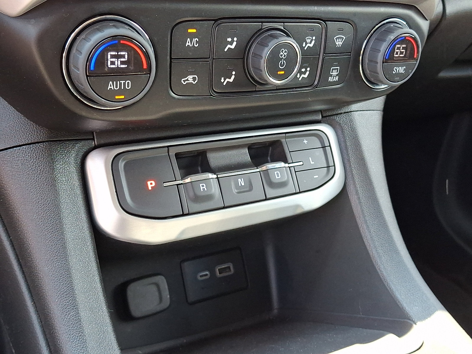 Certified 2023 GMC Acadia SLE w/ Driver Convenience Package AWD/4WD image 17