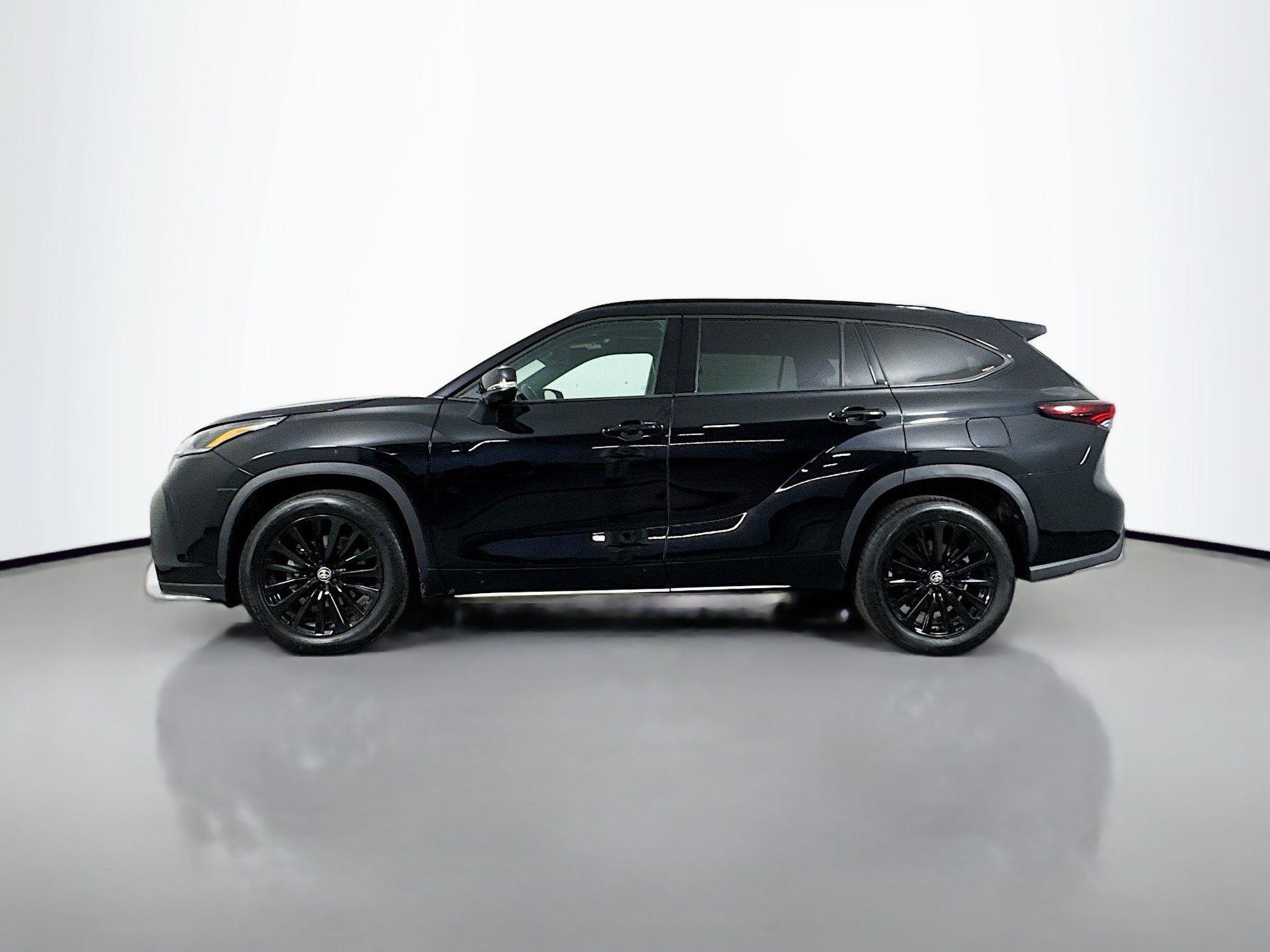 Certified 2025 Toyota Highlander XSE AWD/4WD image 4