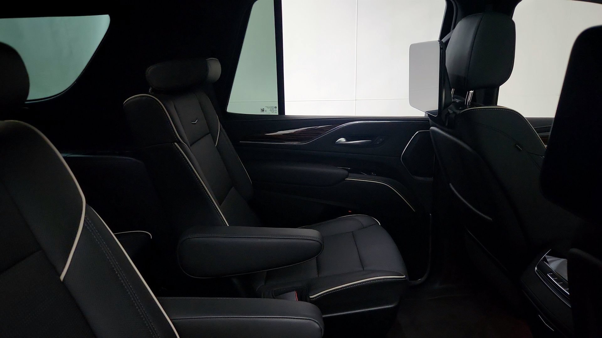 Certified 2023 Cadillac Escalade Premium Luxury w/ LPO, Floor Liner Package AWD/4WD image 28