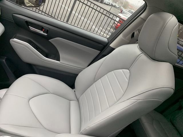 Certified 2024 Toyota Highlander XLE image 31