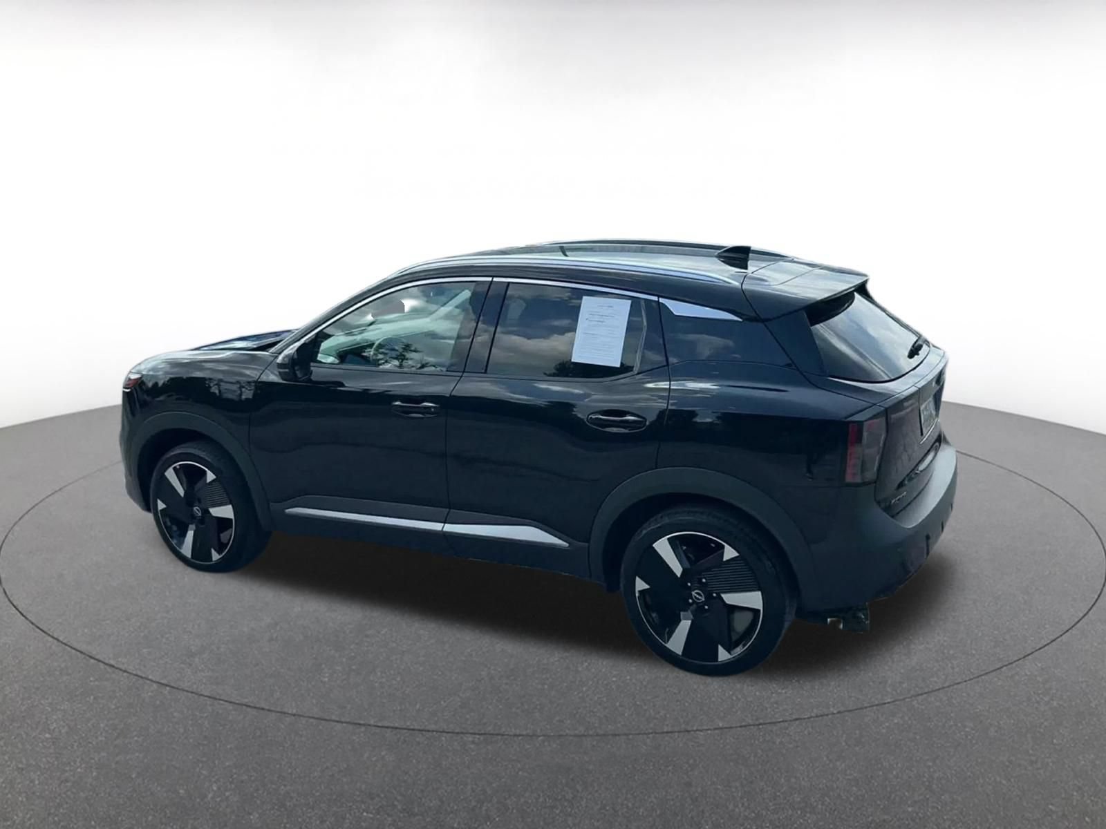 Used 2026 Nissan Kicks SR AWD/4WD image 10