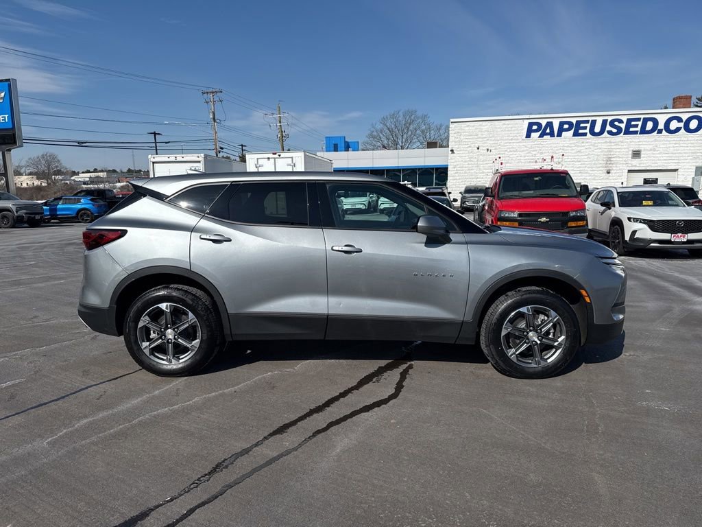 Used 2025 Chevrolet Blazer LT image 2