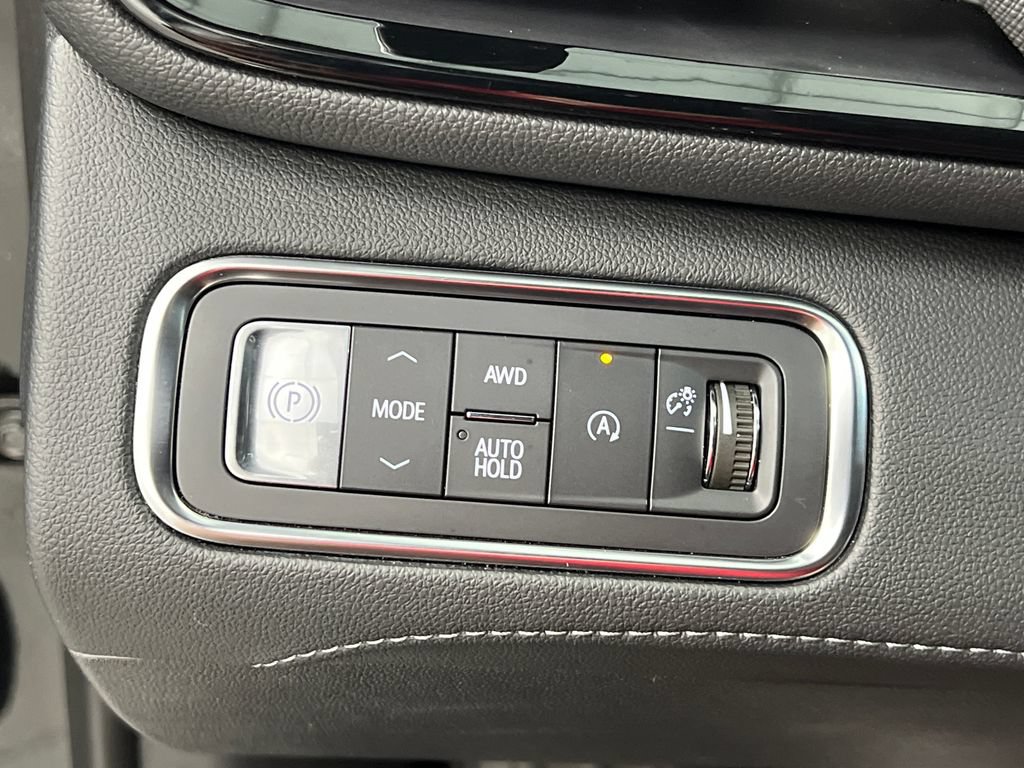 Used 2025 Buick Enclave Preferred AWD/4WD image 57