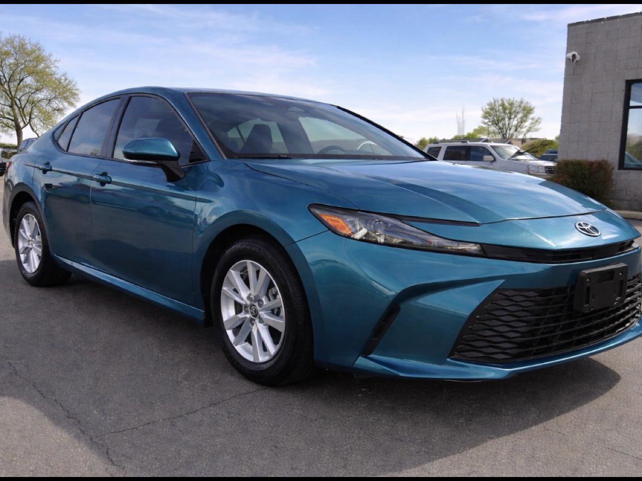 Used 2025 Toyota Camry LE image 1