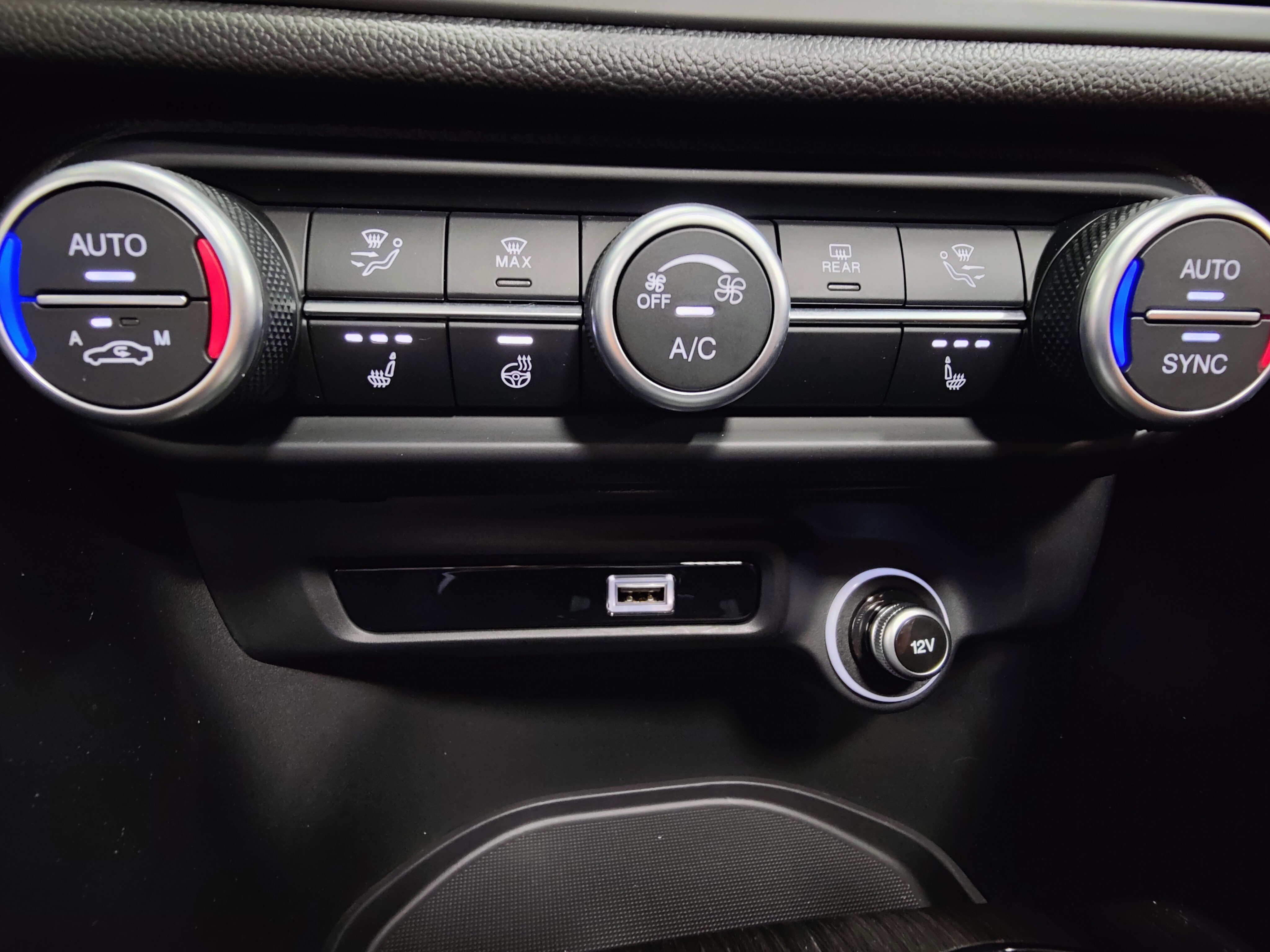Certified 2022 Alfa Romeo Giulia Ti AWD/4WD image 20
