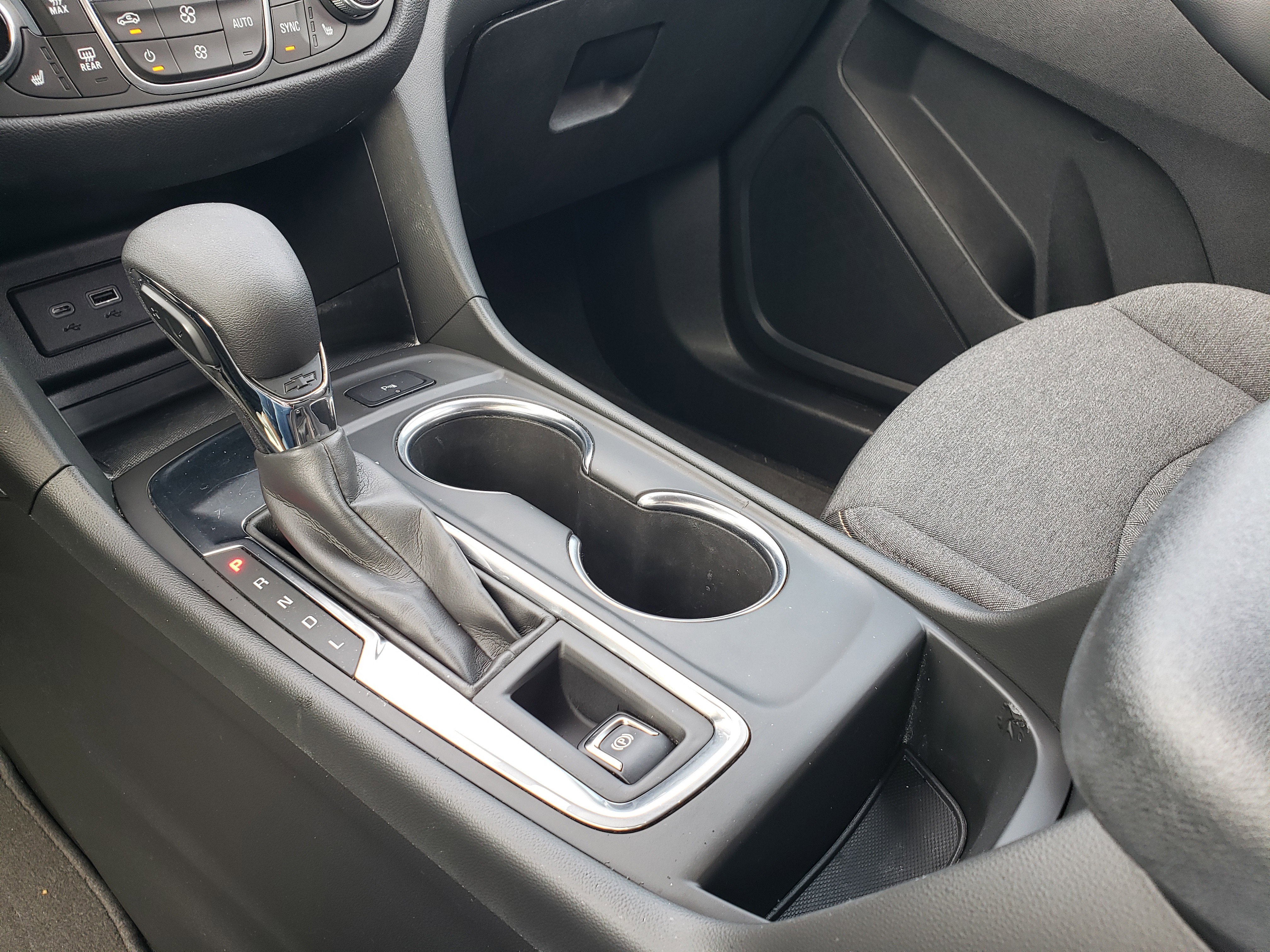 Used 2022 Chevrolet Equinox LT w/ Driver Convenience Package FWD image 24