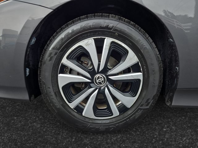 Certified 2017 Toyota Prius Prime Premium FWD image 4