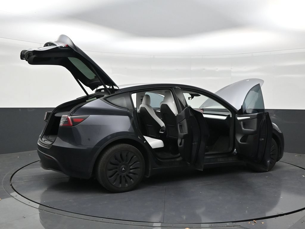 Used 2024 Tesla Model Y Long Range AWD/4WD image 27