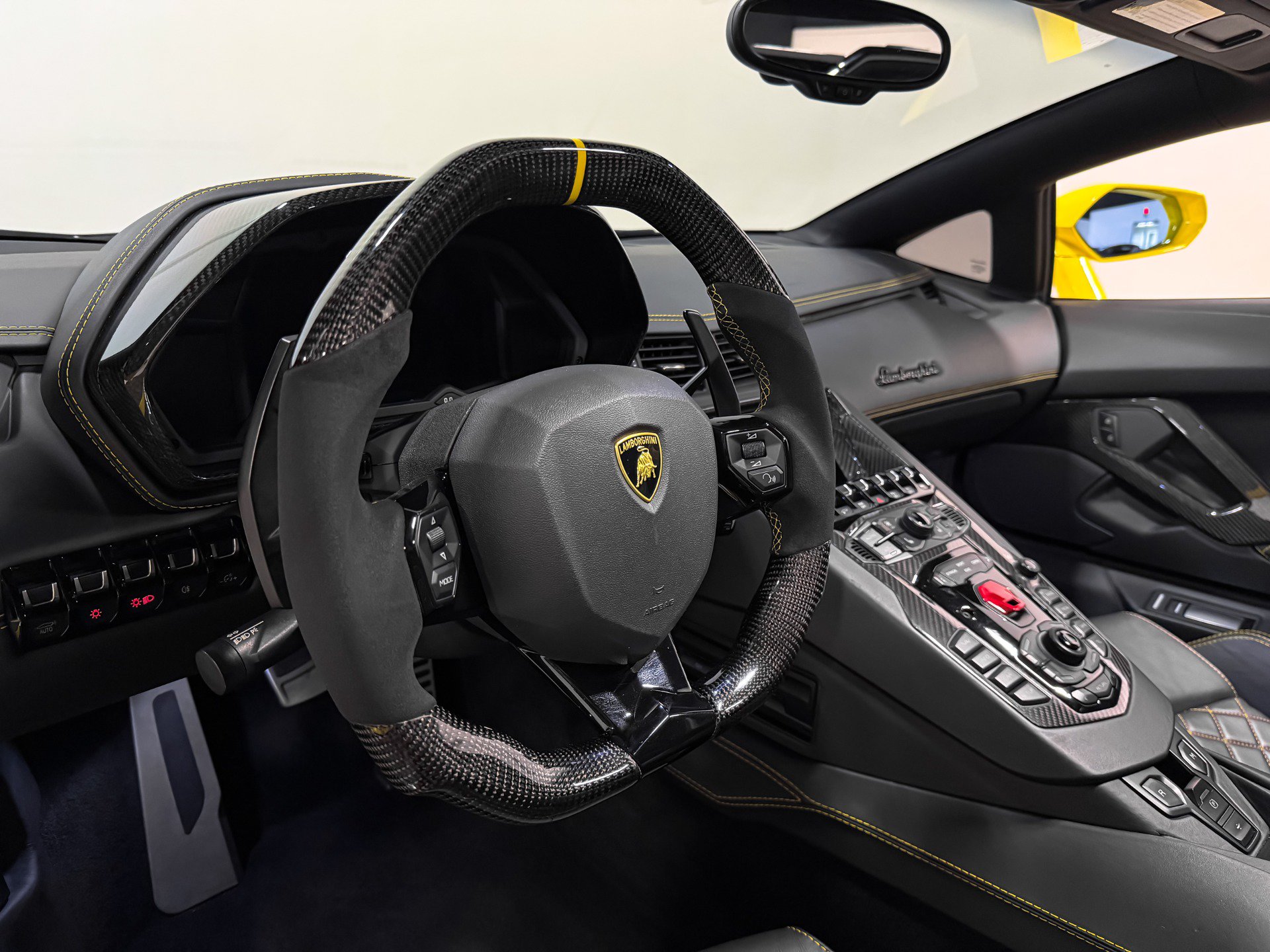 Used 2018 Lamborghini Aventador S AWD/4WD image 18