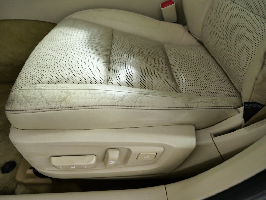 Used 2013 Lexus ES 300h w/ Luxury Pkg FWD image 16