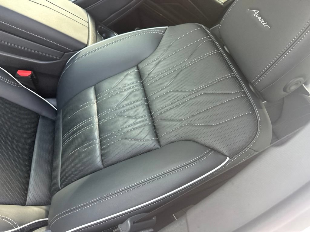 Used 2025 Buick Enclave Avenir AWD/4WD image 4