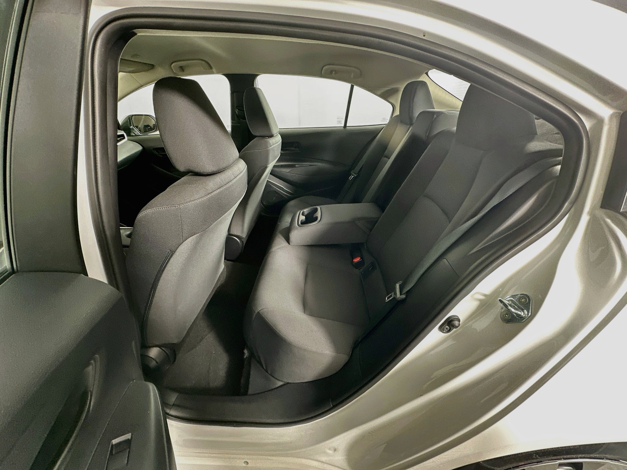 Used 2025 Toyota Corolla LE FWD image 25