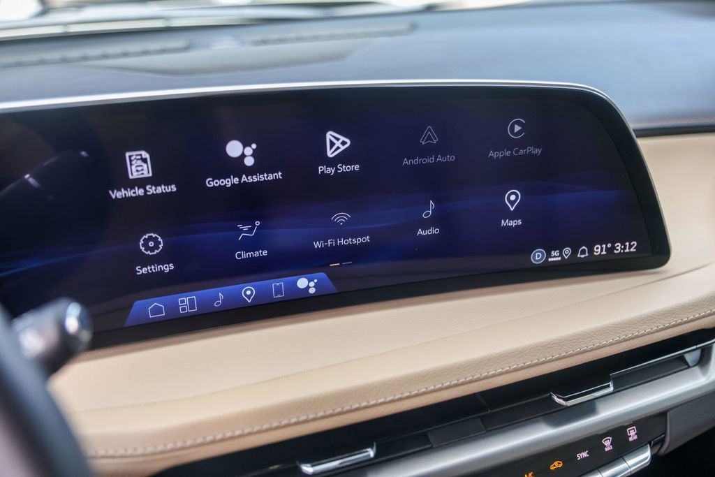 Certified 2024 Cadillac XT4 Luxury w/ Cold Weather Package FWD image 16