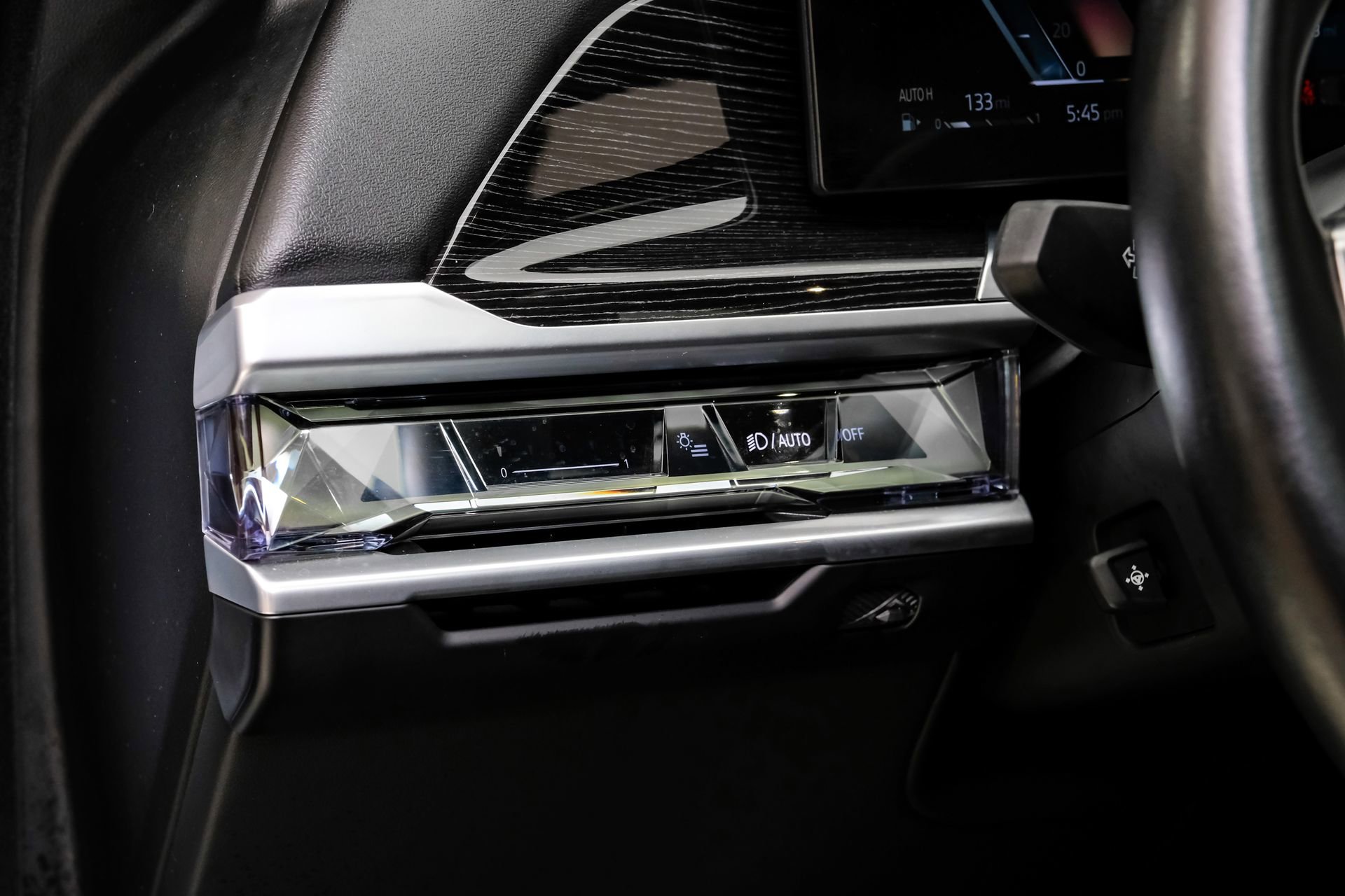 Used 2023 BMW 740i image 33