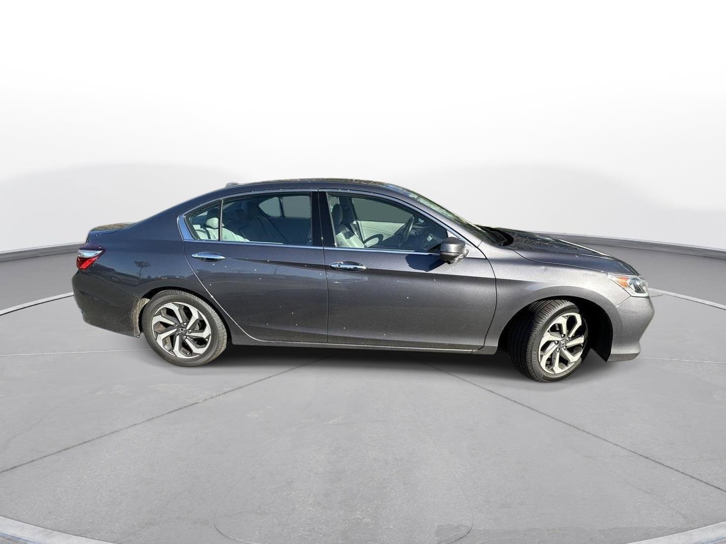 Used 2017 Honda Accord EX-L image 5