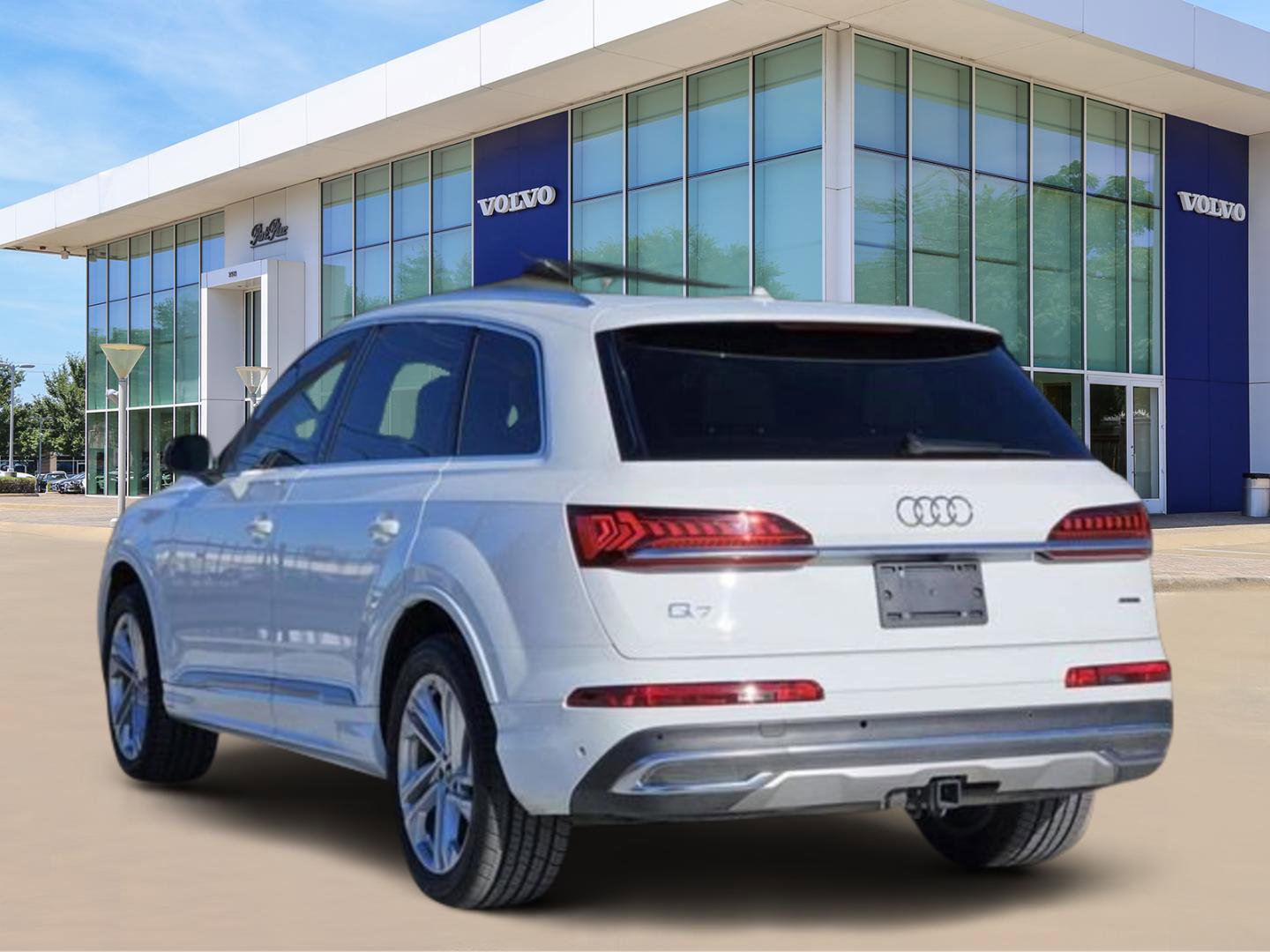 Used 2022 Audi Q7 2.0T Premium w/ Convenience Package image 4