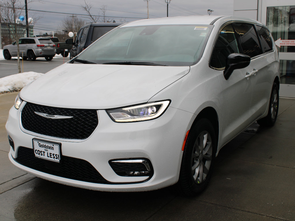 New 2026 Chrysler Pacifica Select image 3