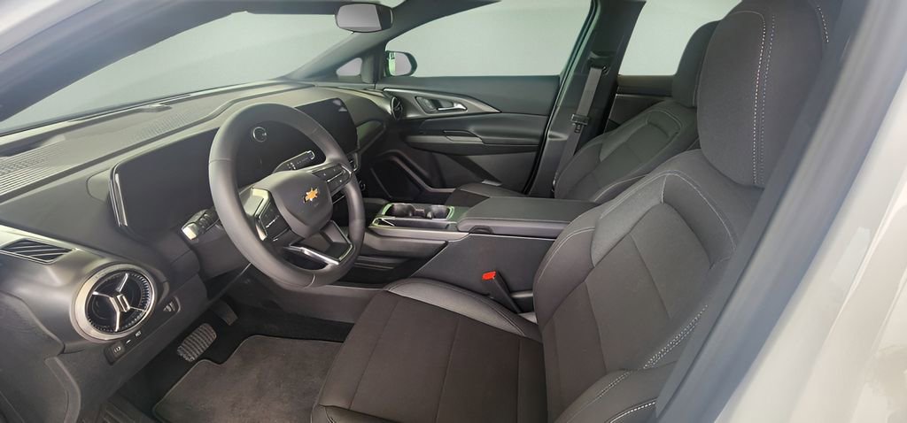 Used 2026 Chevrolet Equinox EV LT FWD image 16