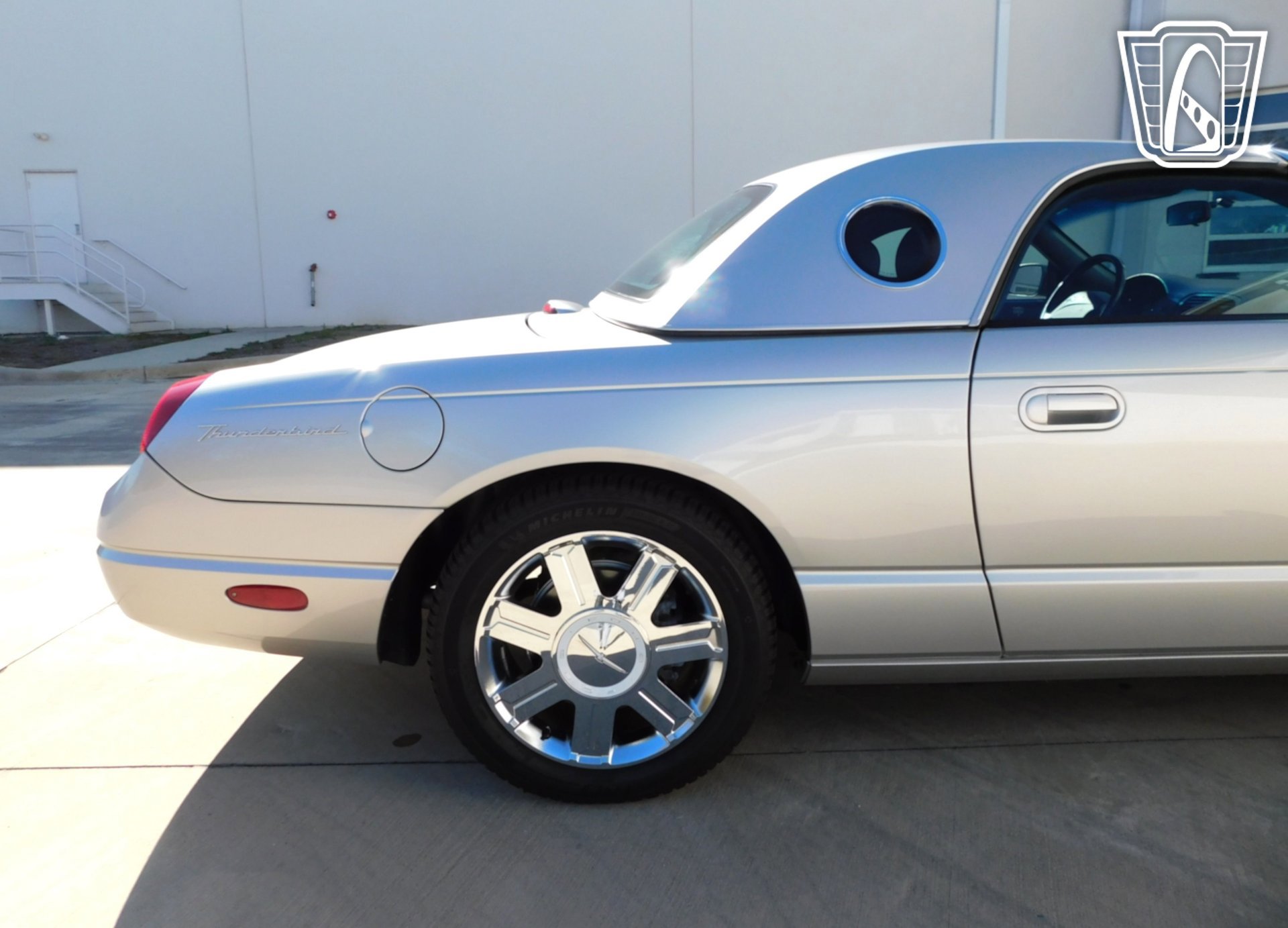 Used 2005 Ford Thunderbird image 28