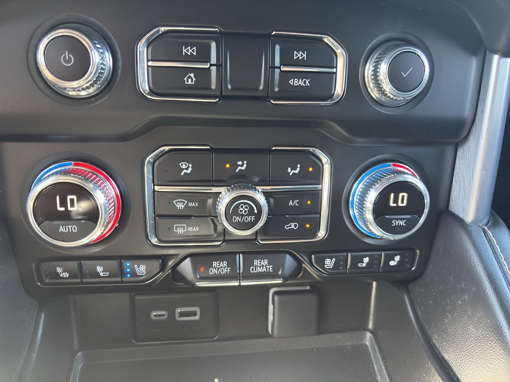 Used 2024 GMC Yukon SLT AWD/4WD image 18