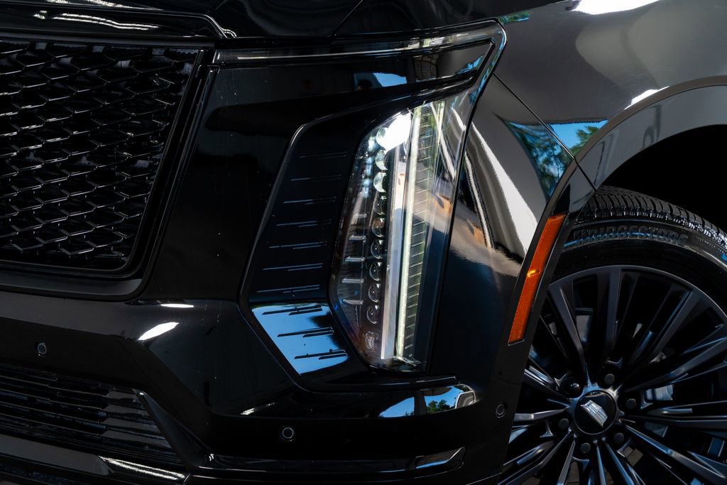 Used 2025 Cadillac Escalade Sport w/ LPO, ONYX Package image 3