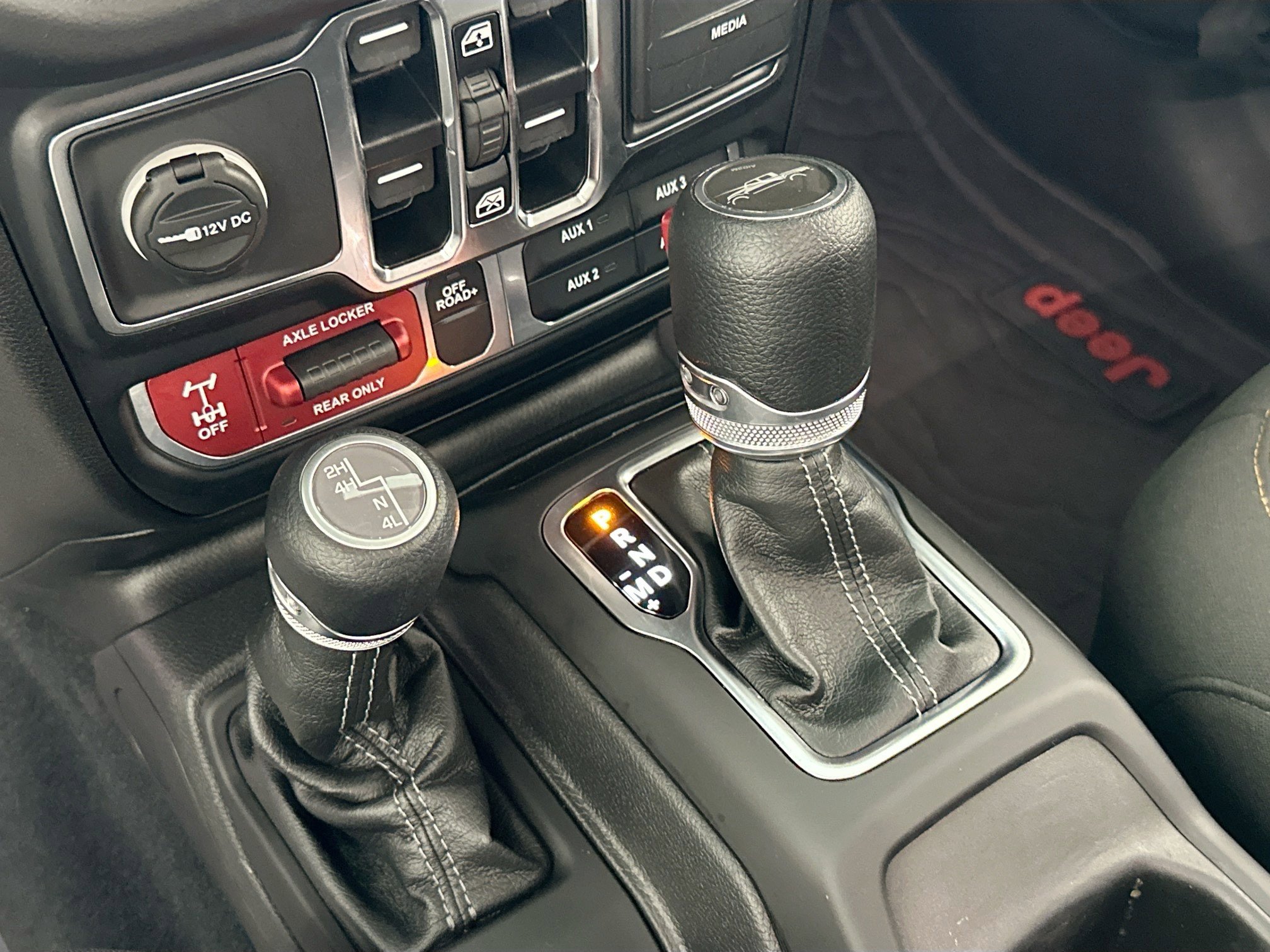 Used 2024 Jeep Gladiator Mojave w/ Convenience Group image 16