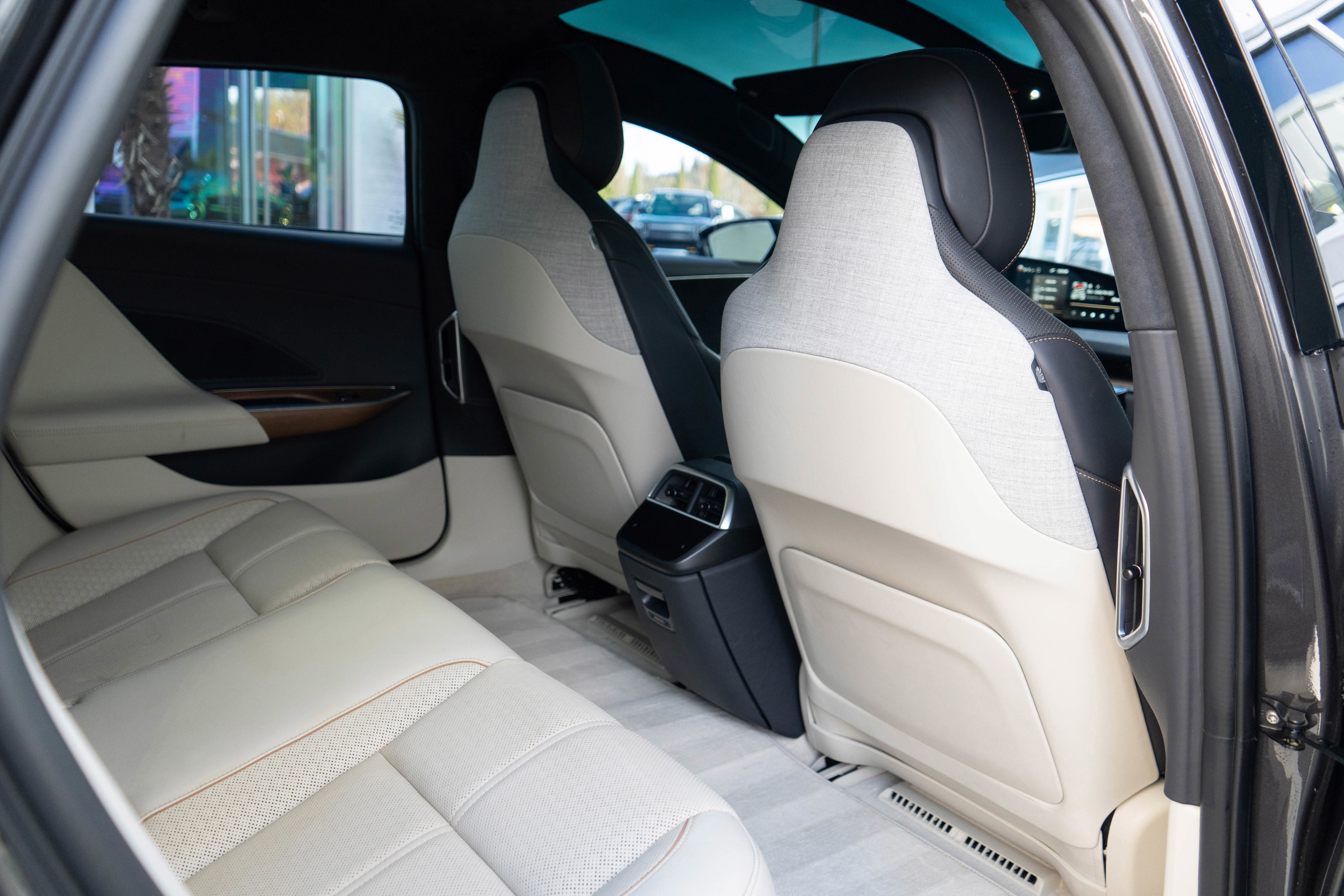 Used 2022 Lucid Air Grand Touring image 36