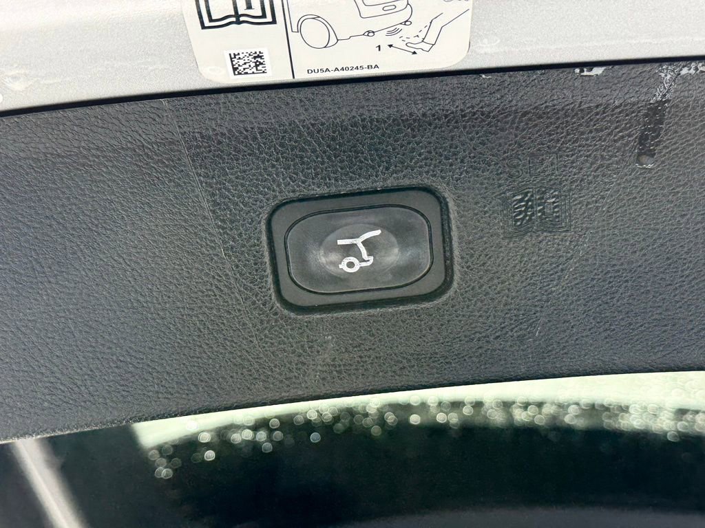 Used 2017 Ford Edge Titanium w/ Equipment Group 301A image 5