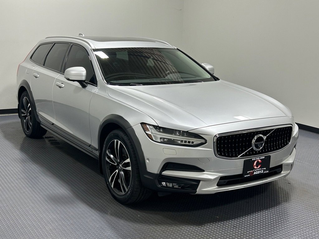 Used 2018 Volvo V90 T5 Cross Country w/ Convenience Package image 4