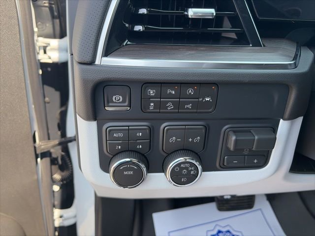 New 2026 Chevrolet Suburban Premier w/ Sun And Tow Package AWD/4WD image 19