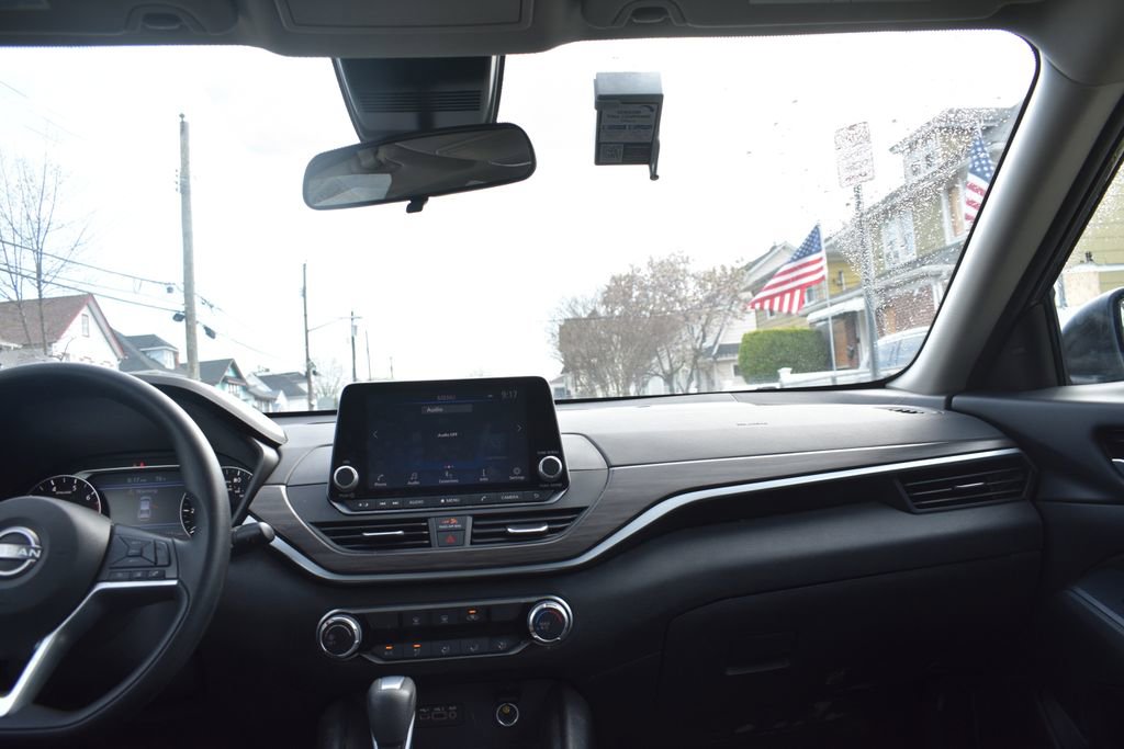 Used 2025 Nissan Altima 2.5 SV image 30