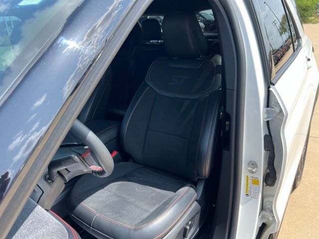 Used 2025 Ford Explorer ST RWD image 14