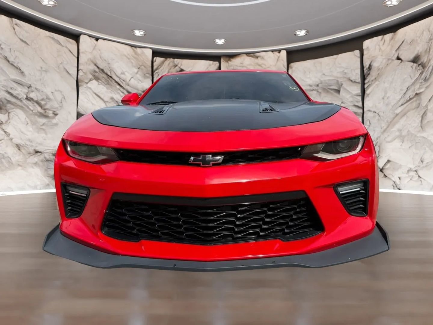 Used 2018 Chevrolet Camaro SS RWD image 2