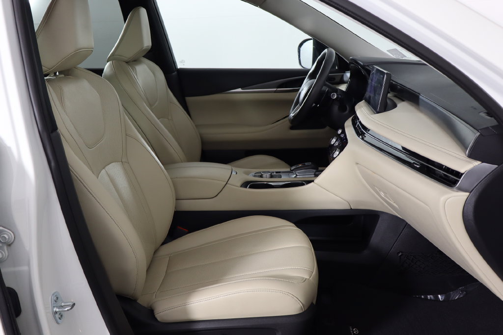 Used 2023 INFINITI QX60 Luxe w/ Cargo Package AWD/4WD image 17