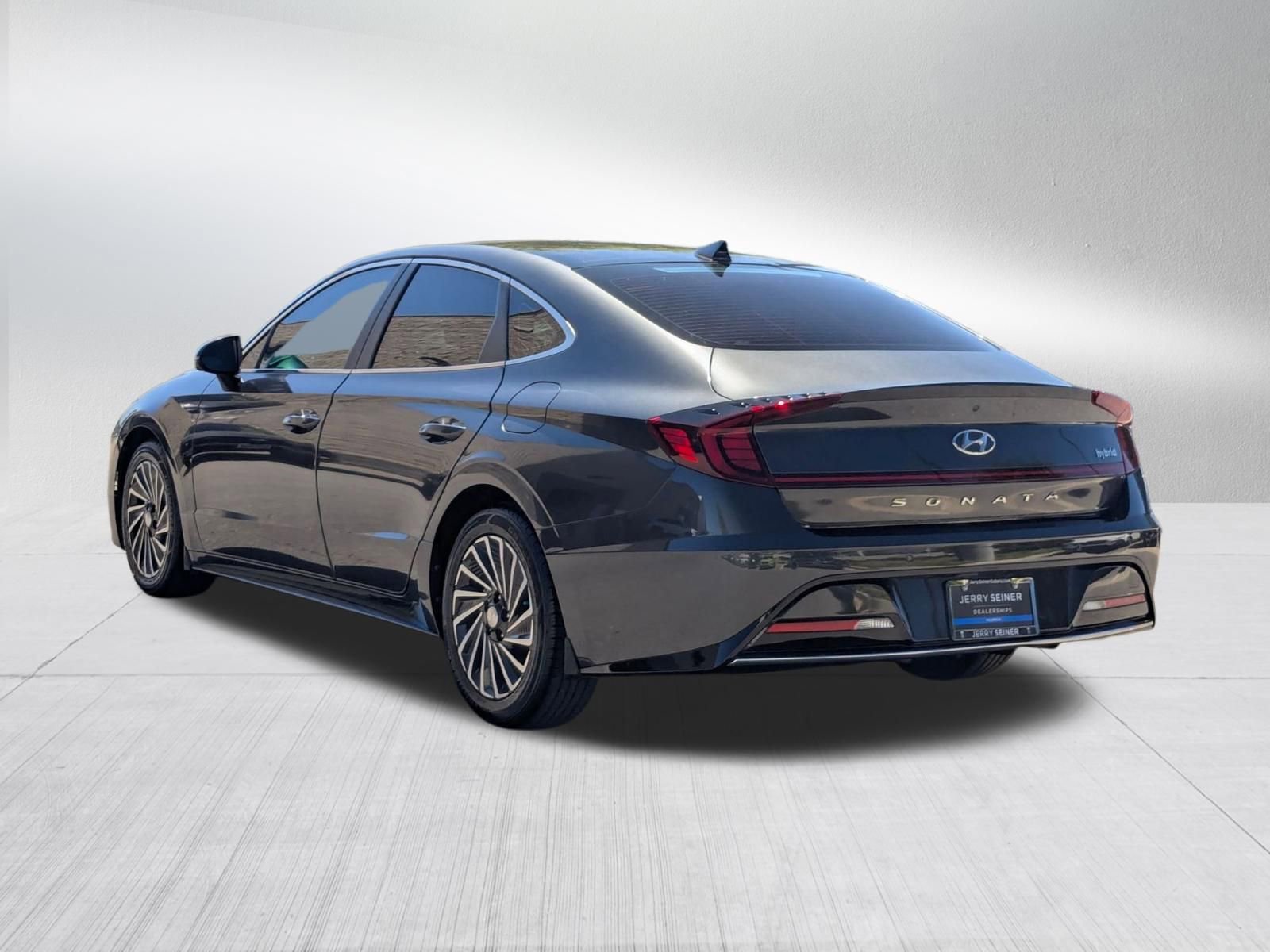 Used 2020 Hyundai Sonata Limited w/ Winter Weather Package FWD image 3