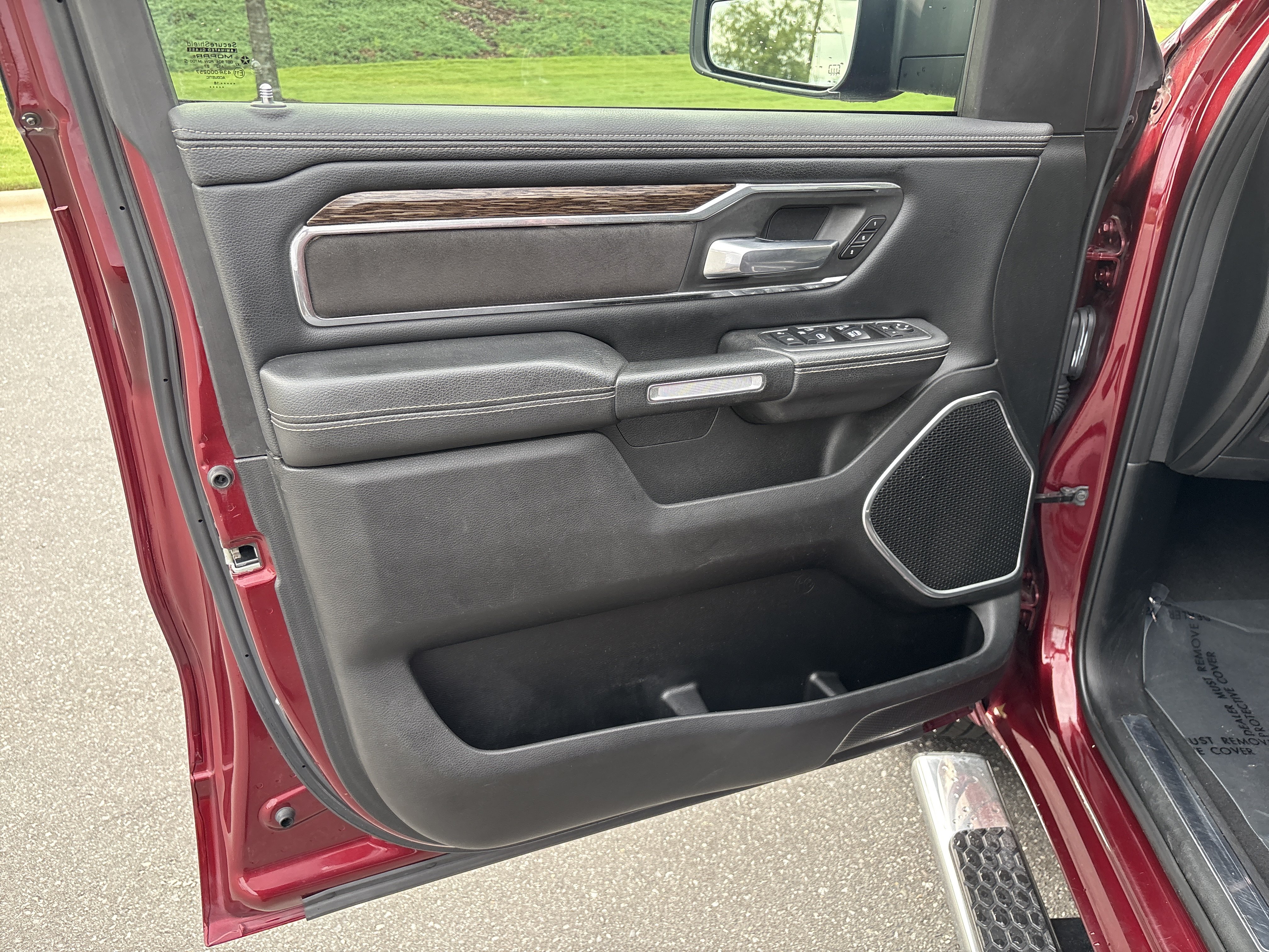 Used 2019 RAM 1500 Laramie AWD/4WD image 15