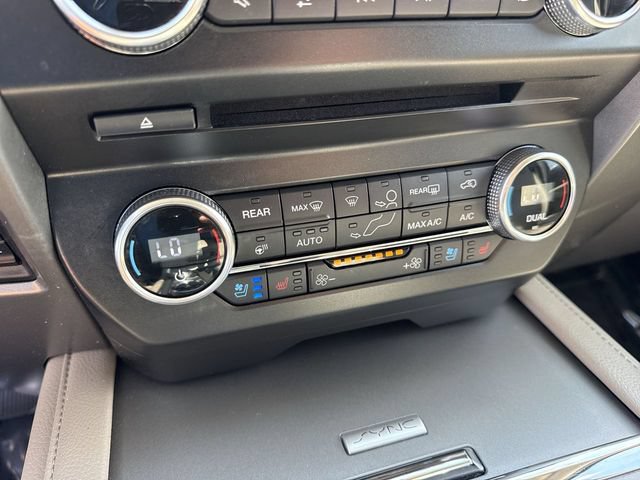 Used 2018 Ford Expedition XLT w/ Equipment Group 202A AWD/4WD image 19