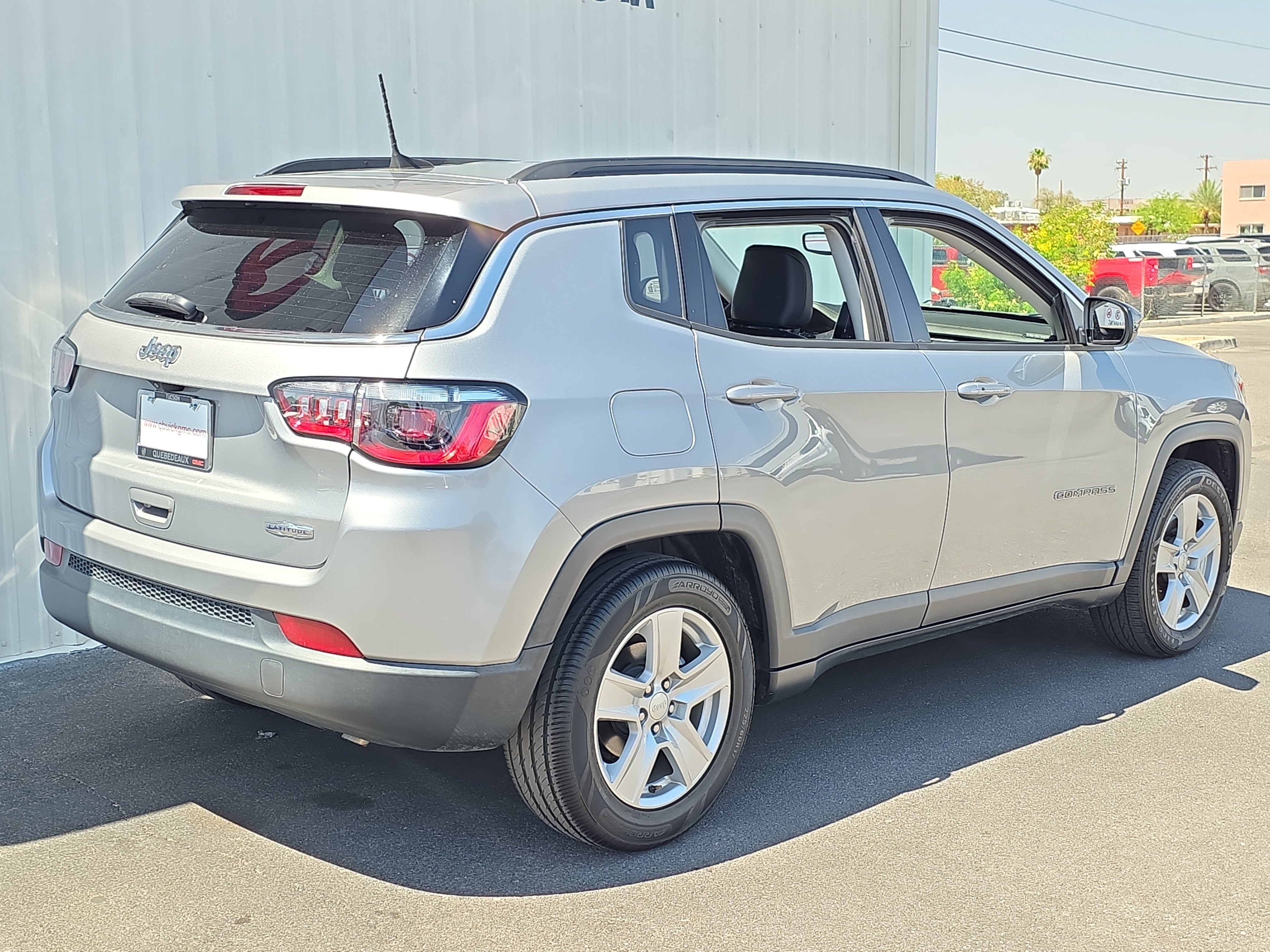 Used 2022 Jeep Compass Latitude FWD image 7
