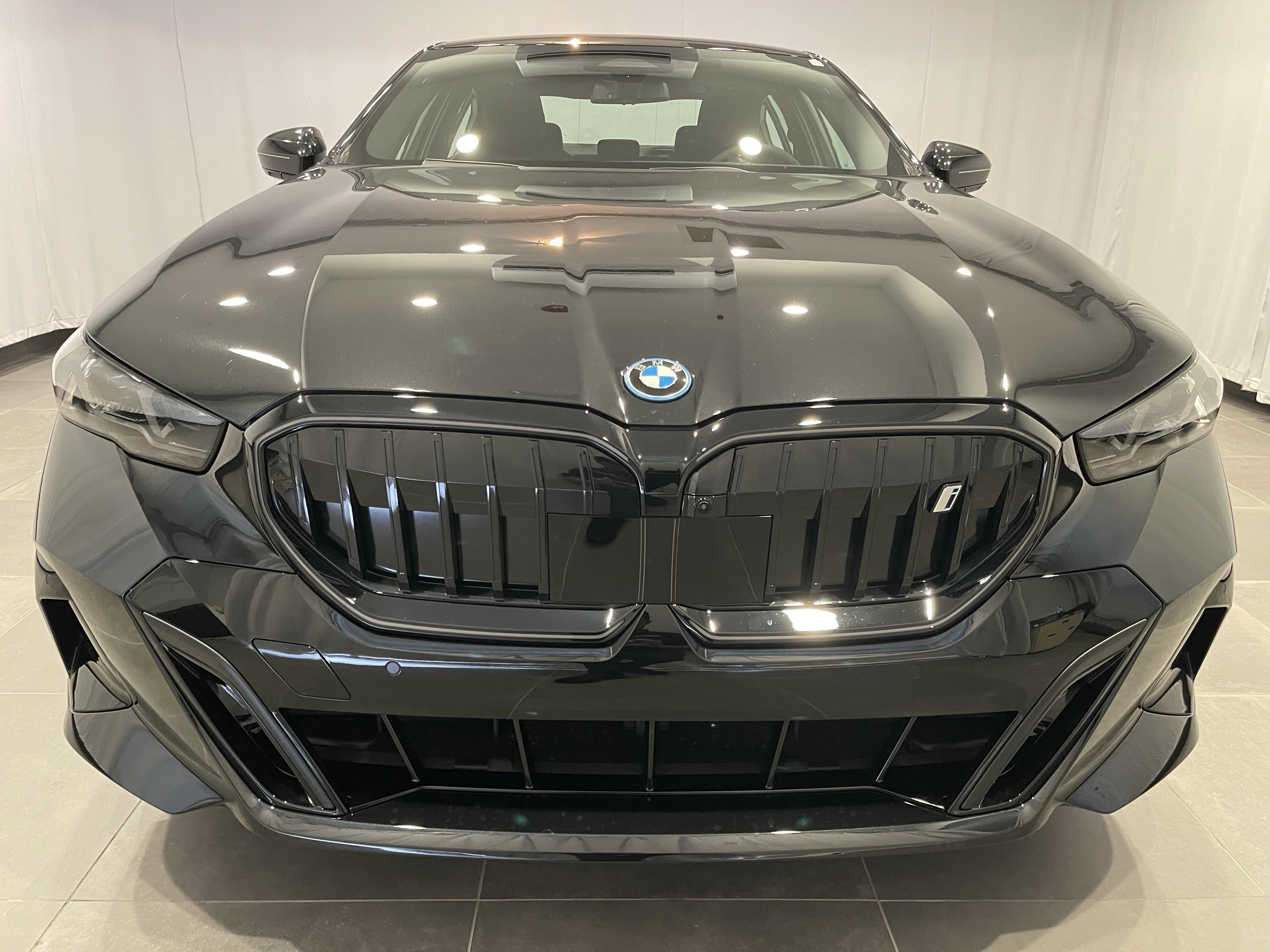 New 2026 BMW i5 eDrive40 w/ M Sport Package image 2