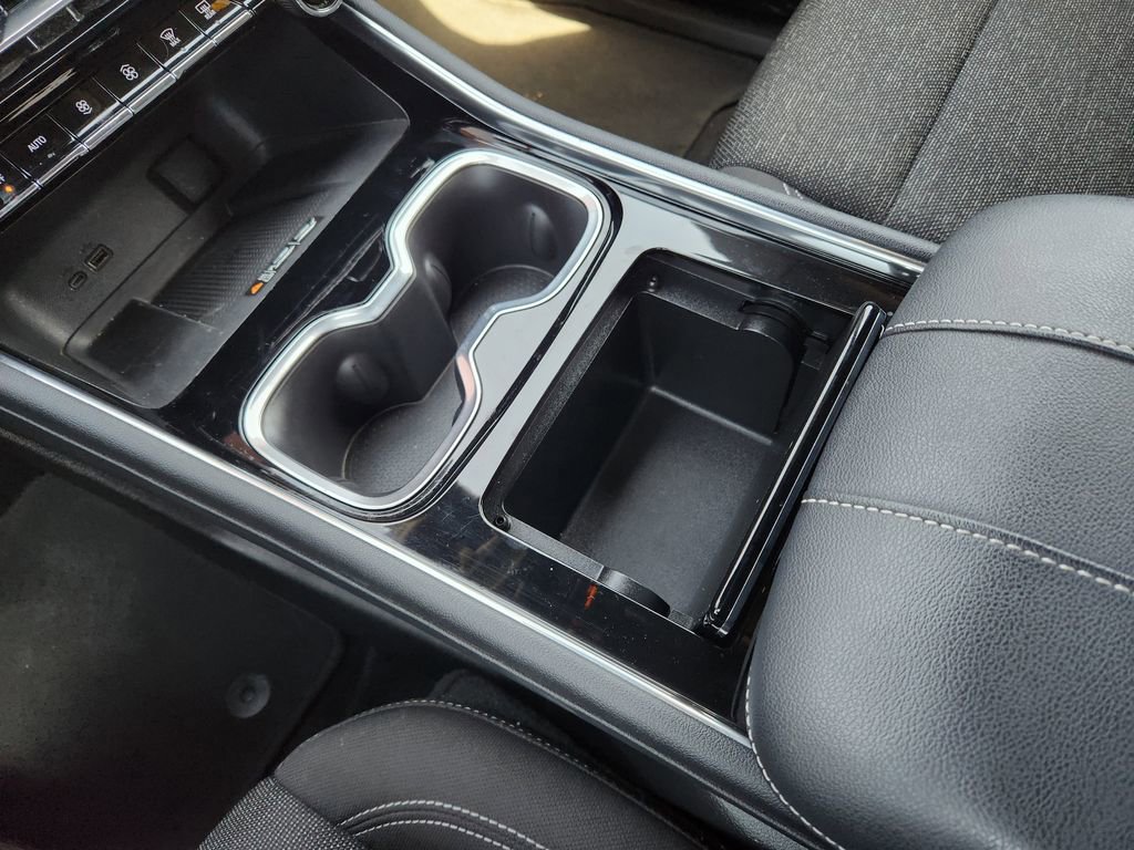 Used 2024 Chevrolet Traverse LT image 25