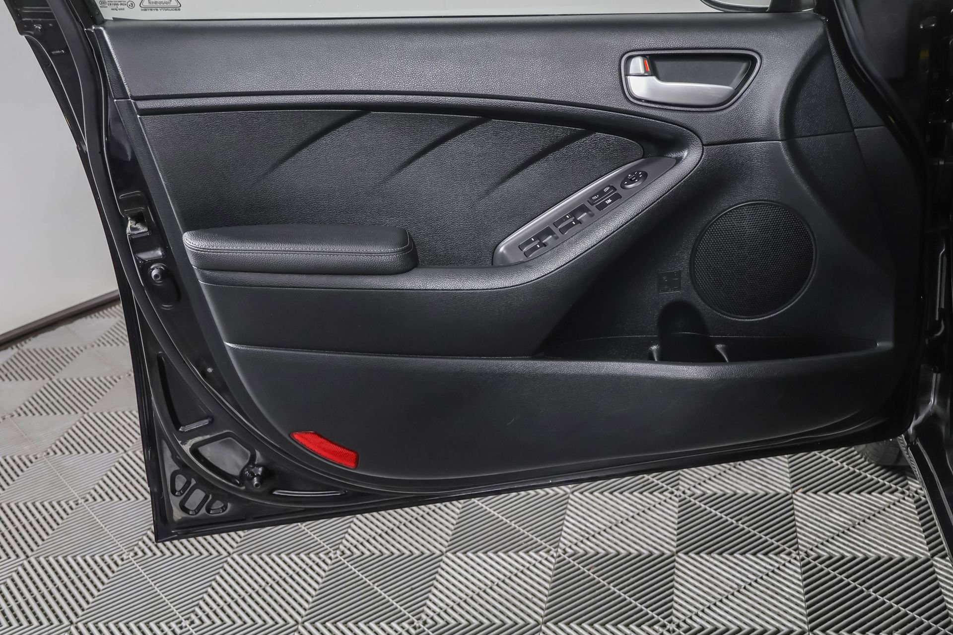 Used 2017 Kia Forte LX w/ LX Popular Package image 32