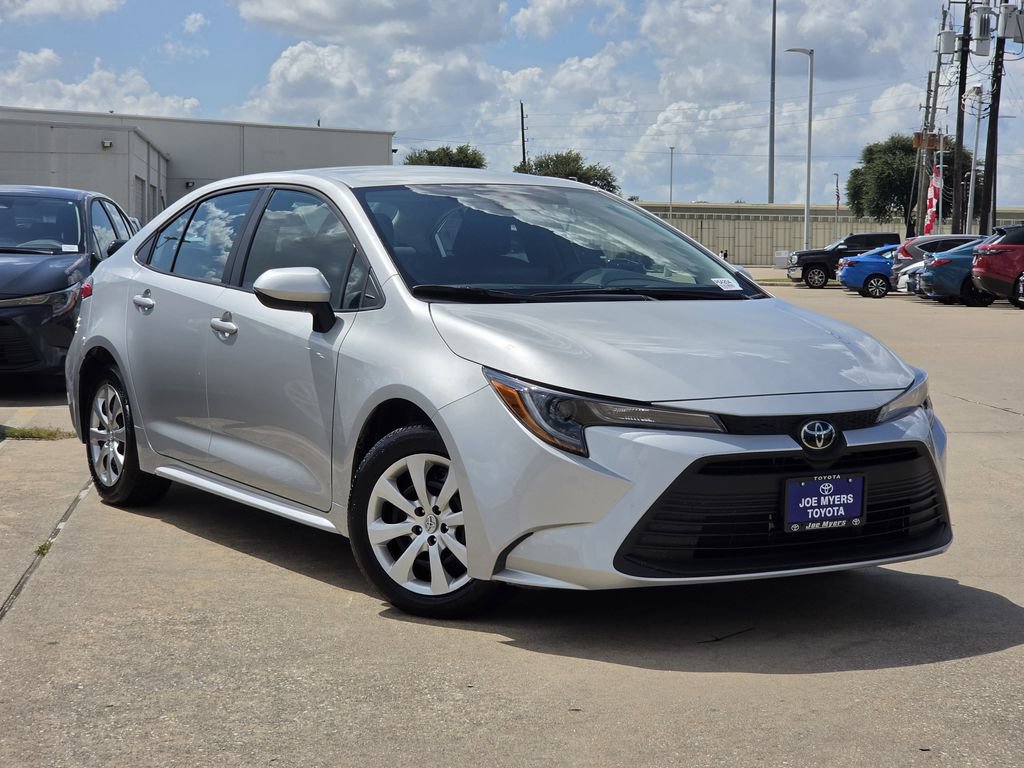 Used 2026 Toyota Corolla LE FWD image 2