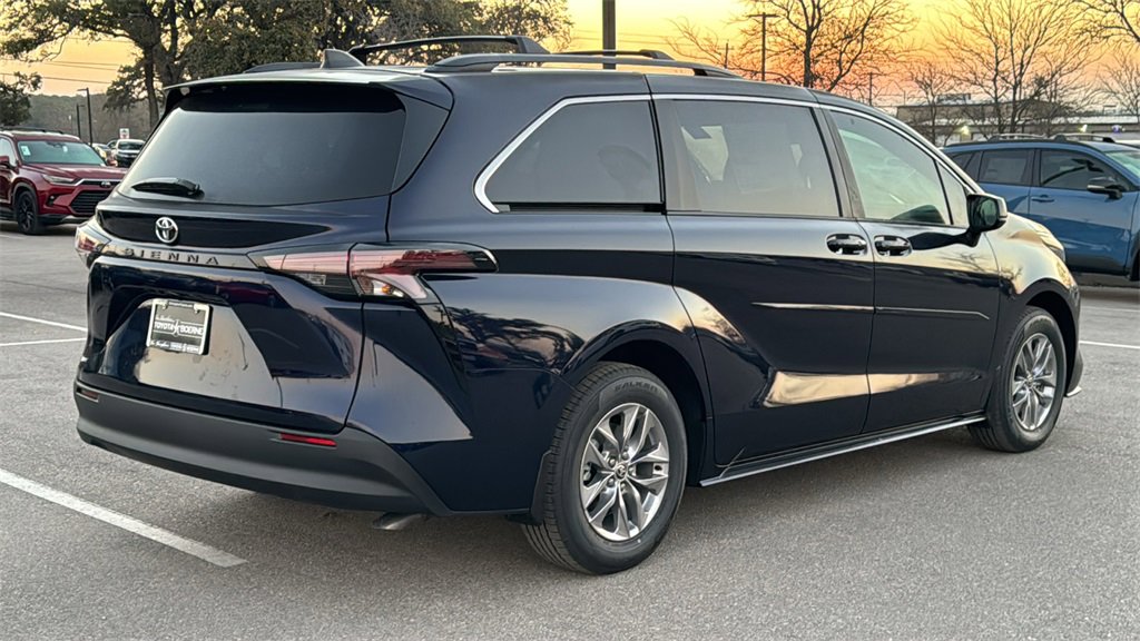 New 2026 Toyota Sienna LE image 9