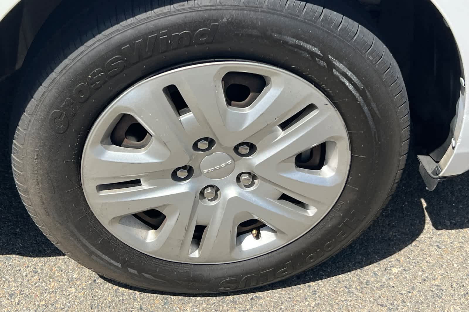 Used 2018 Dodge Journey SE w/ Connectivity Group FWD image 15