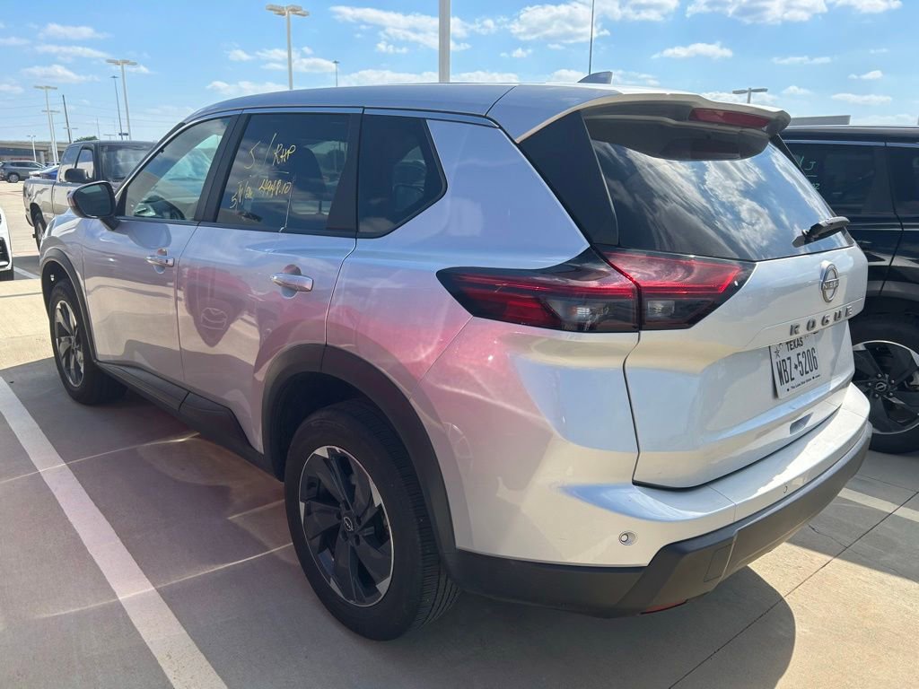 Used 2025 Nissan Rogue SV FWD image 8