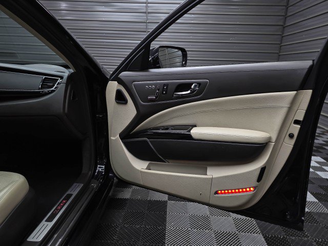 Used 2015 Kia K900 Premium w/ Interior Highline Package RWD image 35