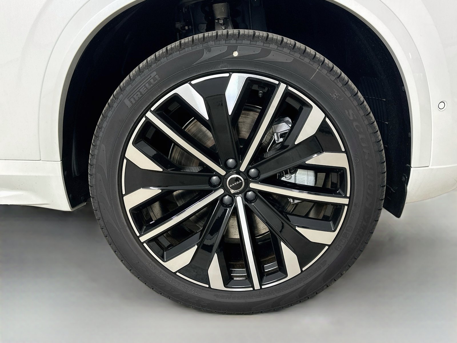 New 2026 Volvo XC90 T8 Plus w/ Protection Package AWD/4WD image 10